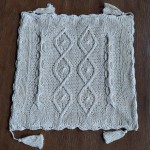 Poszewka szydełkowa w kolorze kremowym z frędzlami Helia