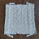 Poszewka szydełkowa w kolorze kremowym z frędzlami Senia