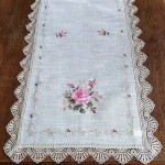 Bieżnik 60x120 w kolorze beżowym z różowymi różami