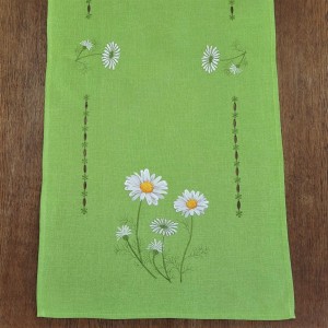 Bieżnik 55x120 w kolorze zielonym ze stokrotkami