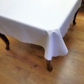Obrus plamoodporny 150x260 w kolorze białym