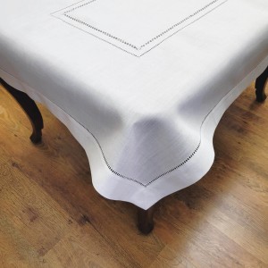 Obrus 110x160 w kolorze białym z mereżką