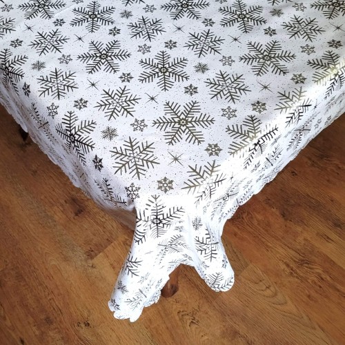 obrus w kolorze białym w srebrne śnieżynki (3).jpg