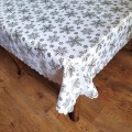 obrus w kolorze białym w srebrne śnieżynki (4).jpg