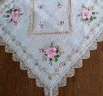 Serweta 85x85 w kolorze beżowym z różowymi różami