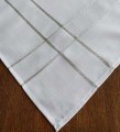Serweta 110x110 w kolorze białym z srebrnymi paskami