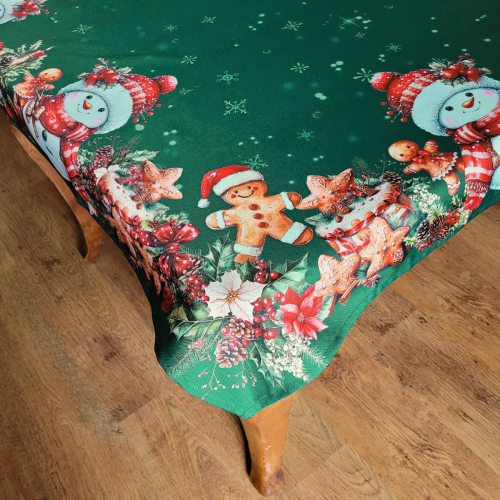 Obrus świąteczny 140x220 w kolorze zielonym z bałwankiem