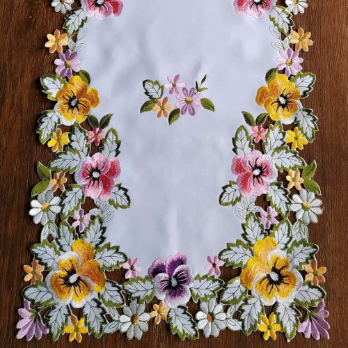 Bieżnik 40x85 w kolorze białym z kolorowymi bratkami