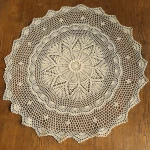 Serweta szydełkowa o średnicy 85 cm w kolorze beżowym „Aniela”