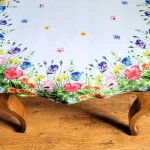 Obrus o średnicy 150 cm bratki
