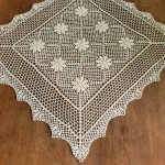 Serweta szydełkowa o średnicy 85x85 w kolorze beżowym „Klara"