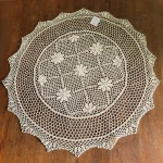 Serweta szydełkowa o średnicy 85 cm w kolorze beżowym „Klara"